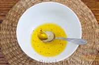 Салат со стручковой фасолью, сыром фета и маслинами