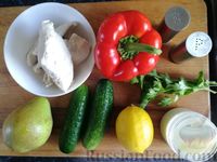 Салат с курицей, грушей, огурцом и запеченным болгарским перцем