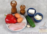 Салат с курицей, овощами, брынзой и яйцами