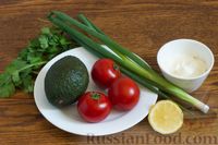 Салат из помидоров с авокадо и зеленью