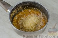 Кукурузная каша с помидорами, сыром и яичницей